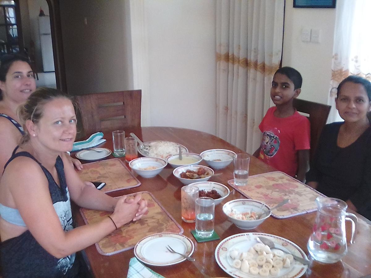 Nisha Homestay Inn 페라데니야 외부 사진