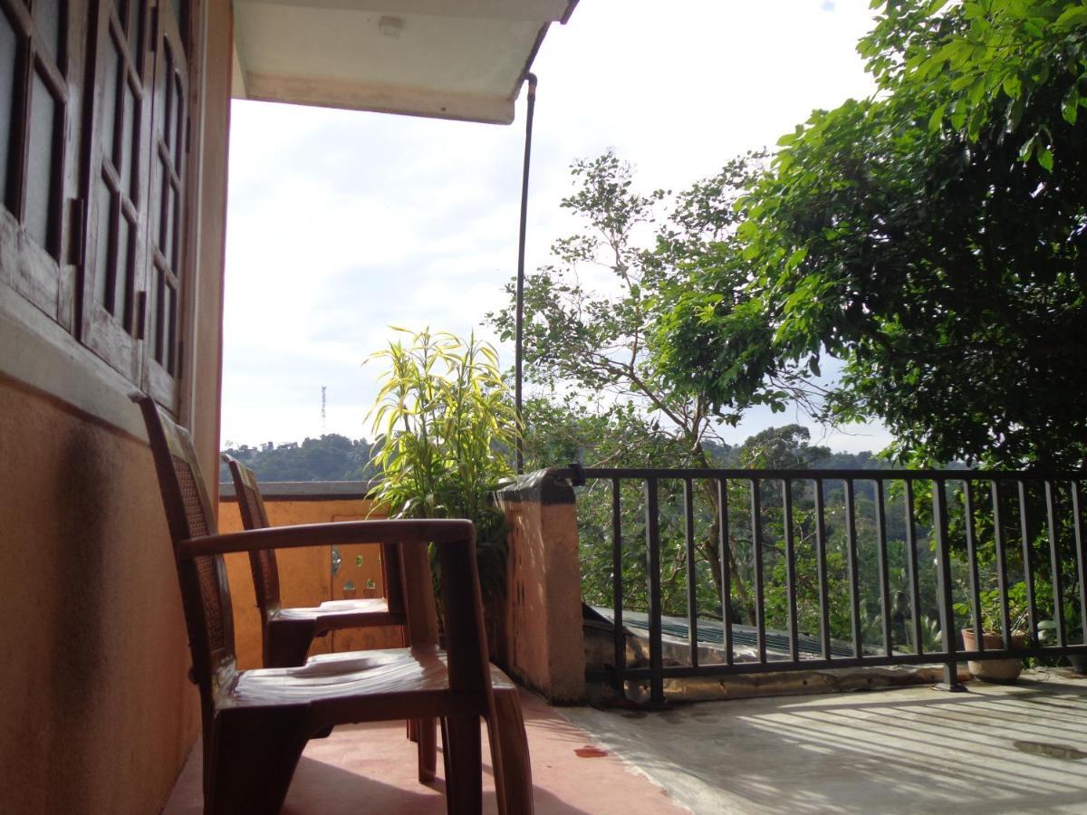 Nisha Homestay Inn 페라데니야 외부 사진